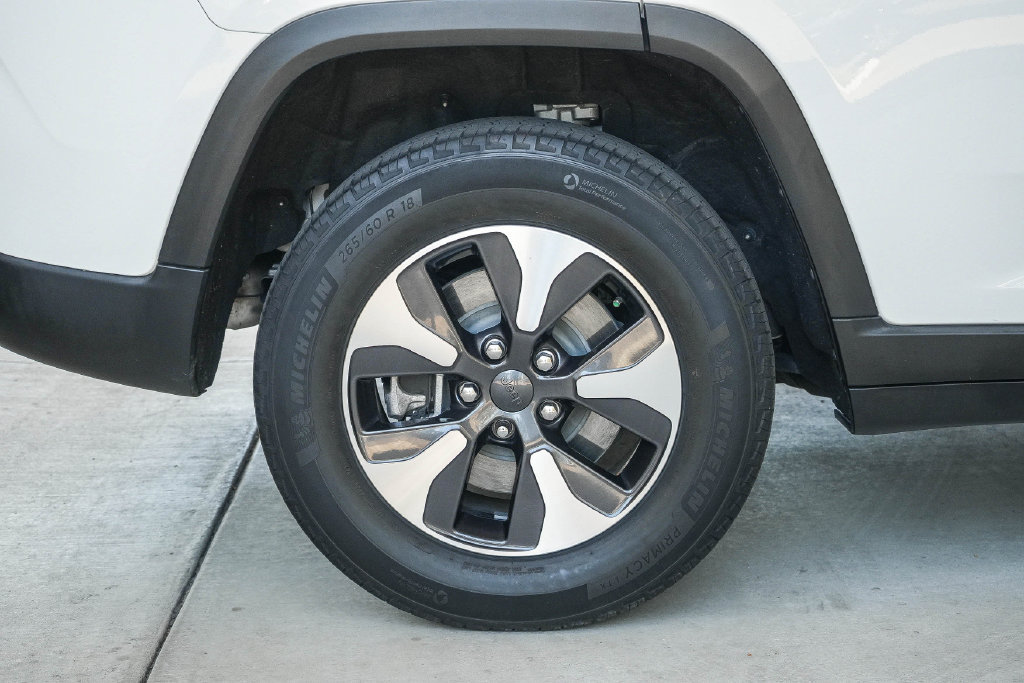 Used 2023 Jeep Grand Cherokee 4WD 4xe image 11