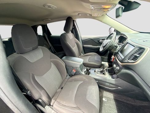 Used 2016 Jeep Cherokee Latitude w/ Safety/Convenience Group FWD image 33