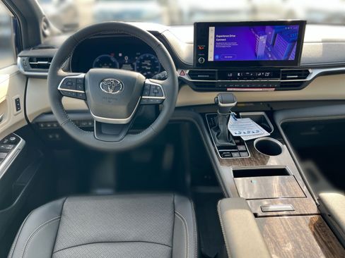 New 2026 Toyota Sienna Platinum AWD/4WD image 18