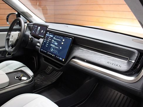 Used 2023 Rivian R1T Adventure image 27