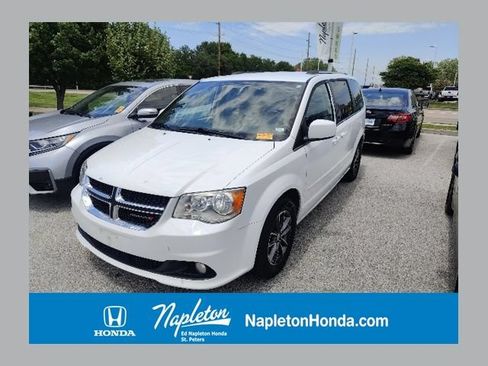 Used 2016 Dodge Grand Caravan SXT FWD image 1