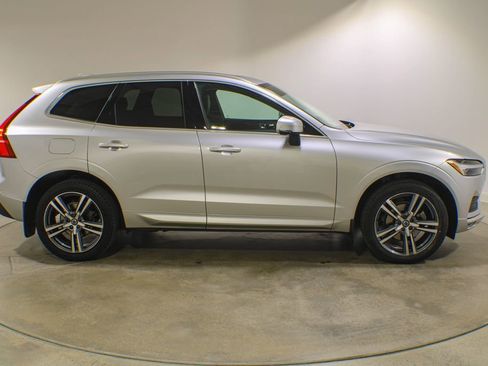 Used 2021 Volvo XC60 T5 Momentum w/ Premium Package AWD/4WD image 6