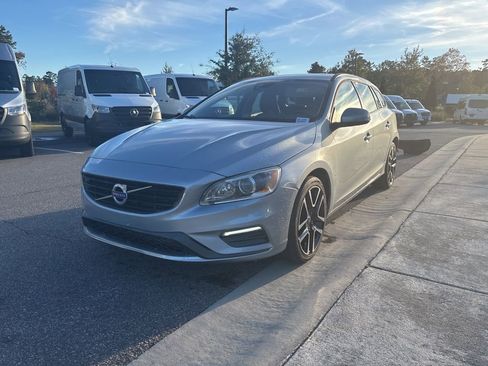 Used 2018 Volvo V60 T5 Dynamic w/ Vision Package image 8