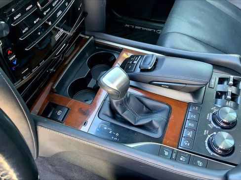 Used 2017 Lexus LX 570 4WD w/ Luxury Package image 17