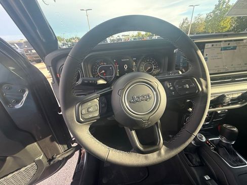 New 2025 Jeep Gladiator Mojave image 32