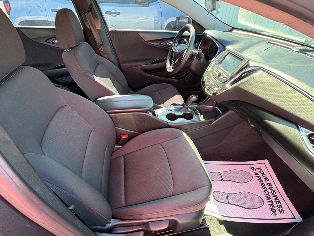 Used 2017 Chevrolet Malibu LT FWD image 18