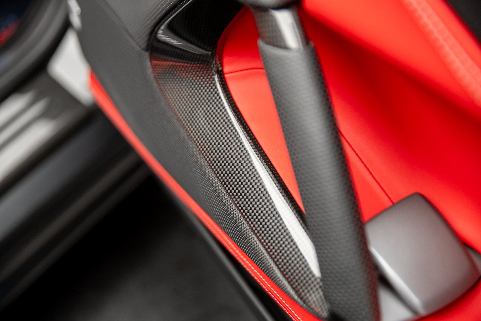 Used 2020 Ferrari 812 Superfast RWD image 20
