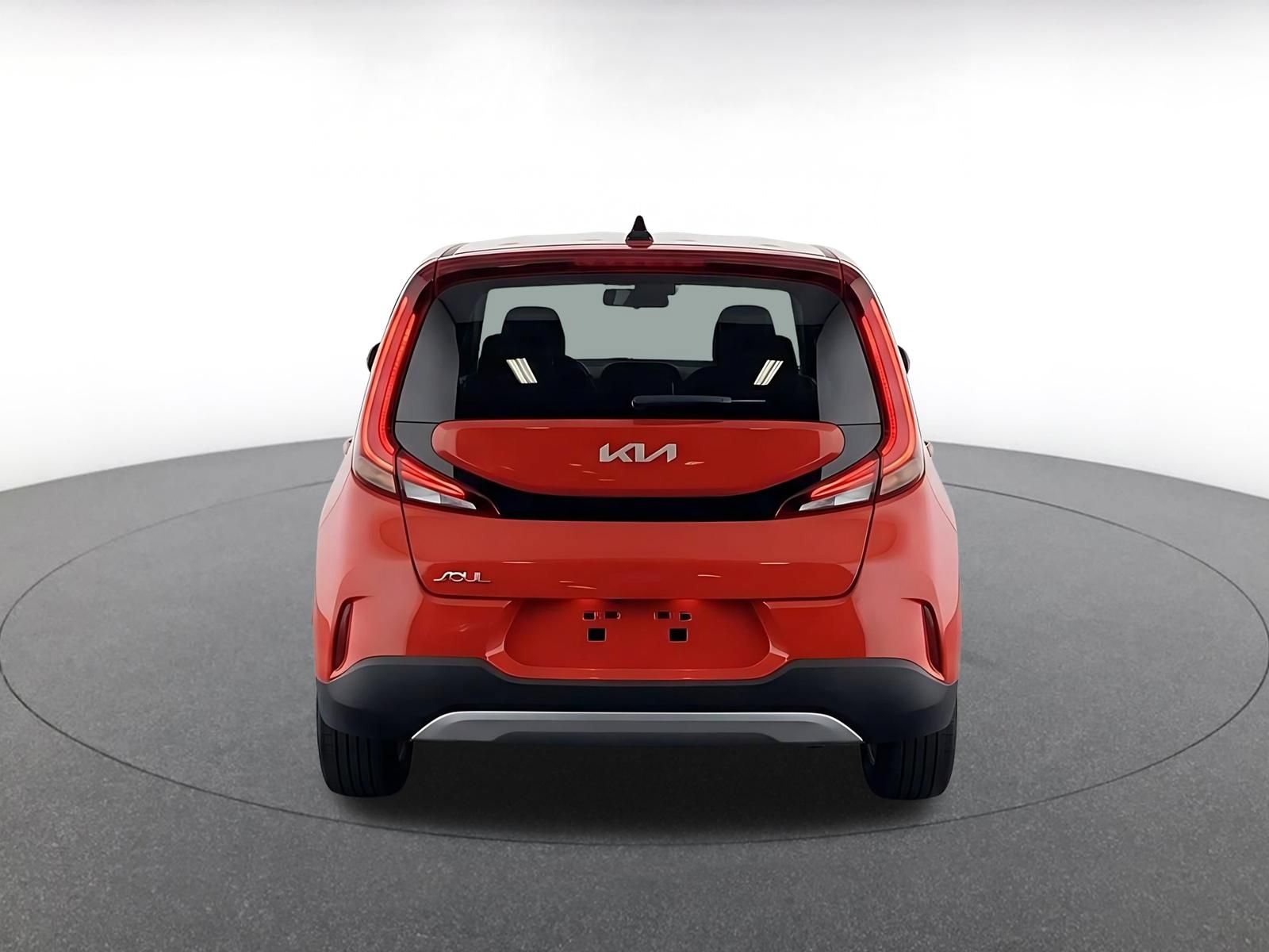 Used 2025 Kia Soul LX w/ LX Technology Package FWD image 7