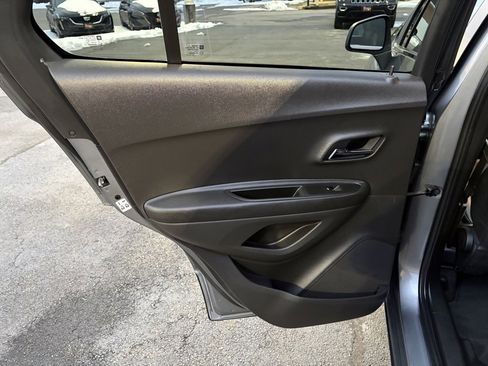 Used 2020 Chevrolet Trax LT w/ LT Convenience Package image 15