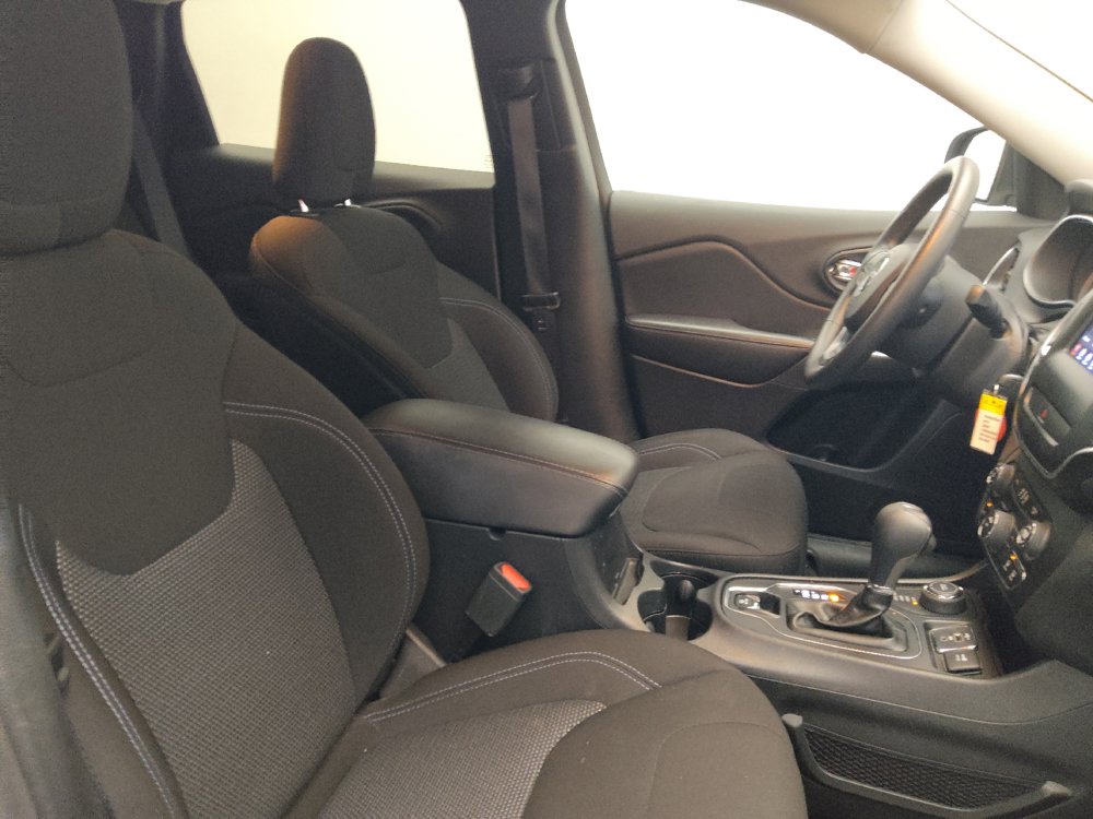 Used 2019 Jeep Cherokee Latitude w/ Popular Appearance Group AWD/4WD image 21