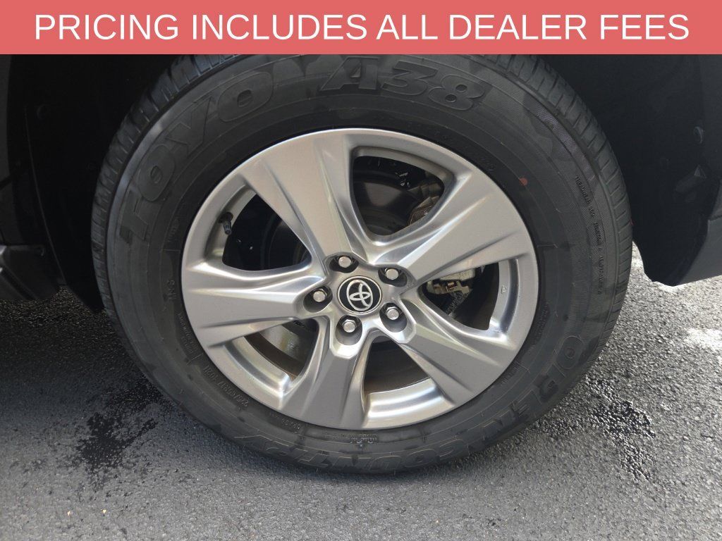 Used 2022 Toyota RAV4 XLE w/ Convenience Package AWD/4WD image 6