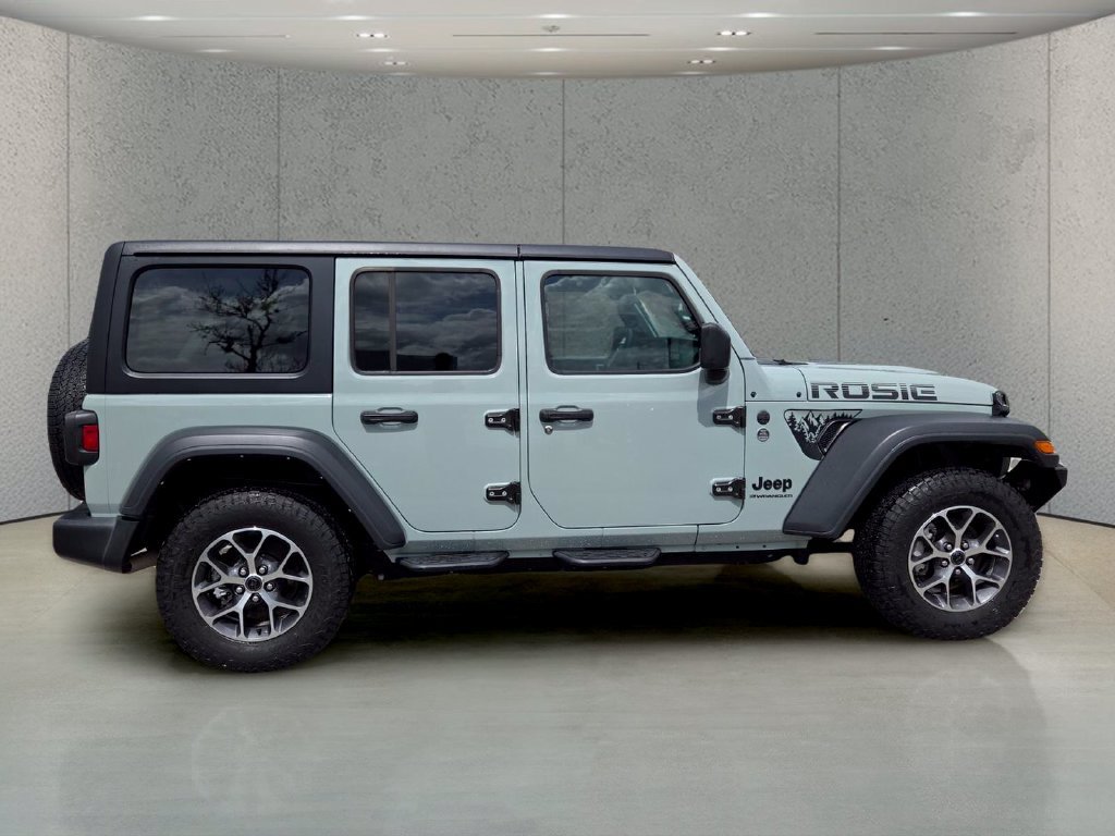 Used 2024 Jeep Wrangler Unlimited Sport AWD/4WD image 4