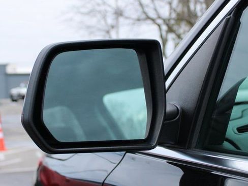 Used 2017 GMC Acadia SLE image 8