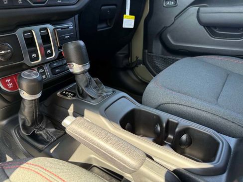 New 2025 Jeep Wrangler Rubicon w/ Convenience Group image 21