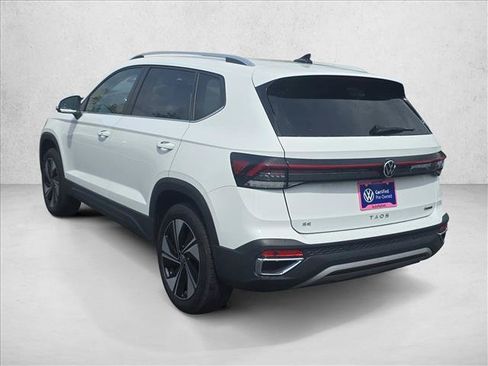 Certified 2025 Volkswagen Taos SE AWD/4WD image 7