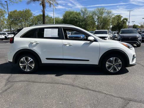 Used 2022 Kia Niro EX w/ Cold Weather Package FWD image 5