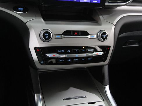 Certified 2023 Ford Explorer XLT w/ Equipment Group 202A image 15