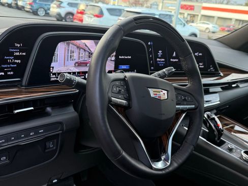 Used 2024 Cadillac Escalade ESV Premium Luxury image 35