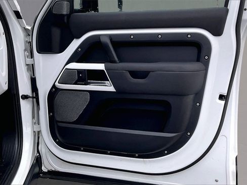 Used 2021 Land Rover Defender 110 S image 29