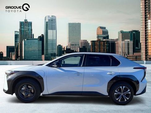 Used 2024 Toyota bZ4X XLE w/ Weather Package image 2