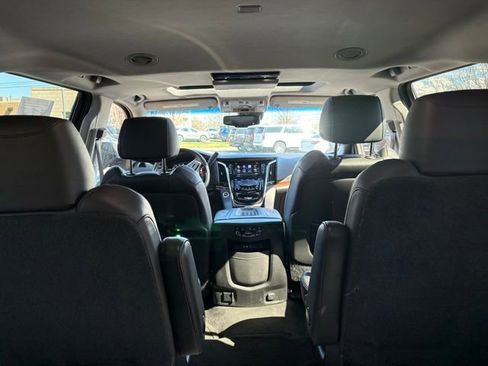 Used 2016 Cadillac Escalade Luxury image 9
