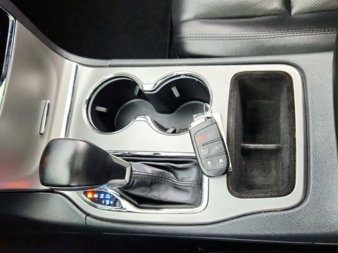 Used 2020 Jeep Grand Cherokee Limited w/ Luxury Group II RWD image 32