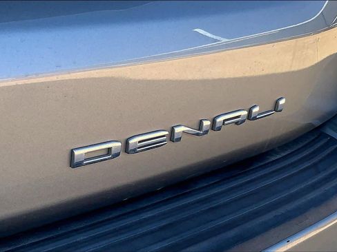 Certified 2023 GMC Yukon Denali image 9