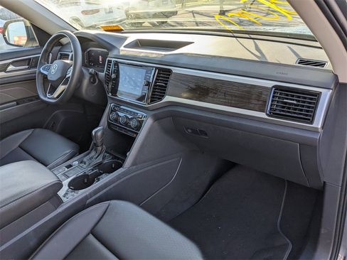 Certified 2023 Volkswagen Atlas SE image 6