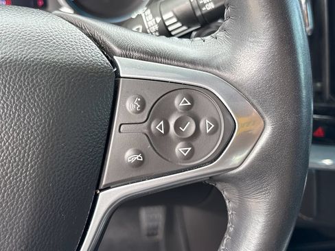 Used 2022 Chevrolet Traverse LT FWD image 18