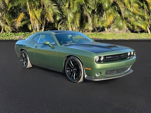 Used 2022 Dodge Challenger R/T w/ T/A Package image 2