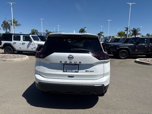 Used 2024 Nissan Rogue SV AWD/4WD image 6
