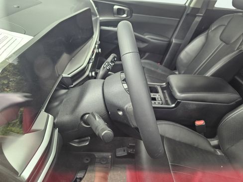 Used 2024 Kia Sorento S w/ Panoramic Sunroof Package FWD image 30