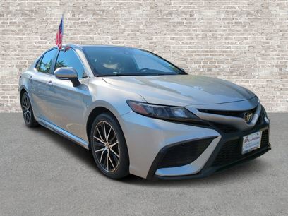 Used 2022 Toyota Camry SE w/ Cold Weather Package