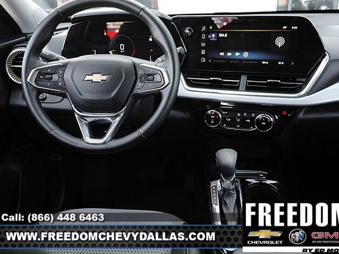 Certified 2025 Chevrolet Trax LT w/ Driver Confidence Package FWD image 12