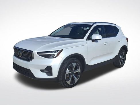Certified 2023 Volvo XC40 B5 Plus w/ Climate Package AWD/4WD image 4