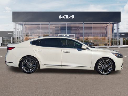 Certified 2019 Kia Cadenza Limited image 3