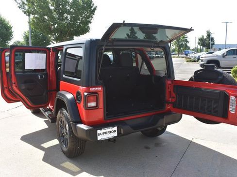 Used 2024 Jeep Wrangler Unlimited Sport AWD/4WD image 15