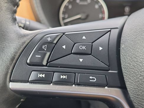 Used 2025 Nissan Sentra SV w/ SV Premium Package FWD image 15