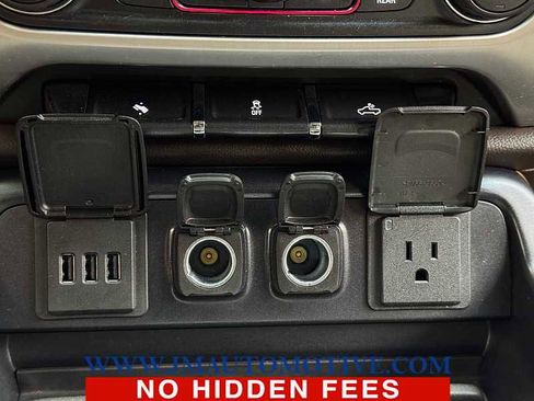 Used 2015 GMC Sierra 1500 SLT w/ SLT Crew Cab Value Package image 35