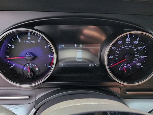 Used 2024 Kia Carnival LX FWD image 20