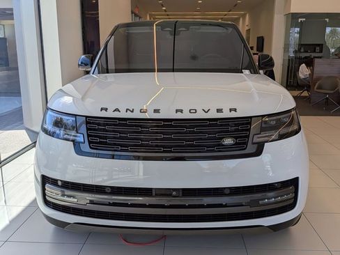 Used 2023 Land Rover Range Rover Long Wheelbase SE image 2