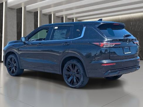 New 2026 Mitsubishi Outlander LE FWD image 2