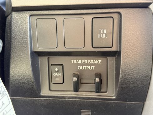 Used 2021 Toyota Tundra 4x4 CrewMax image 24