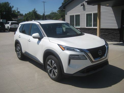 Used 2023 Nissan Rogue SV AWD/4WD image 2
