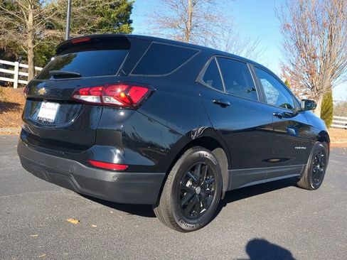 Used 2023 Chevrolet Equinox LS w/ LS Convenience Package image 4