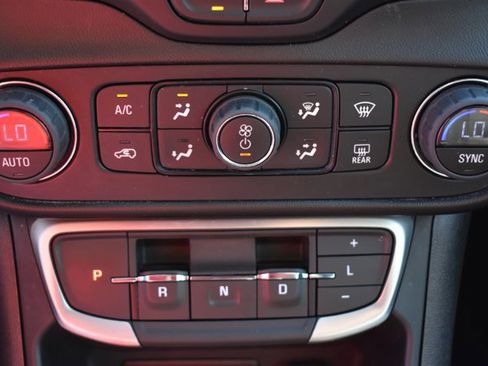 Used 2022 GMC Terrain SLT image 26