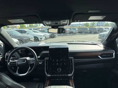 Used 2025 GMC Yukon XL Denali AWD/4WD image 24