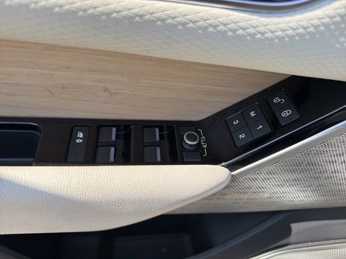 Used 2019 Land Rover Range Rover Velar R-Dynamic SE AWD/4WD image 27