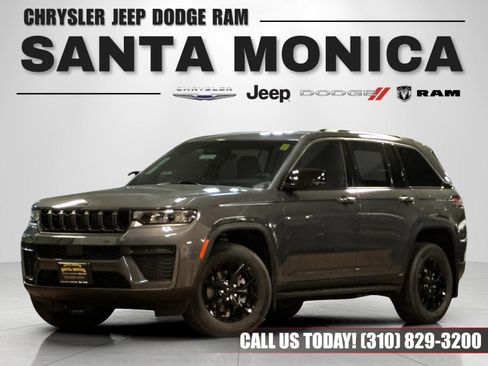New 2026 Jeep Grand Cherokee Altitude AWD/4WD image 1