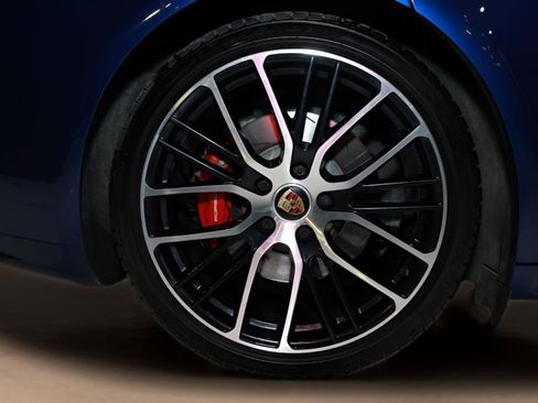 Used 2021 Porsche Panamera GTS w/ Premium Package image 34